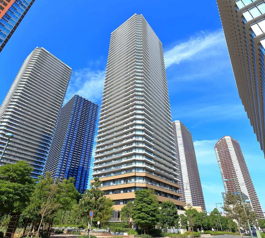 都市と高層ビルの外観